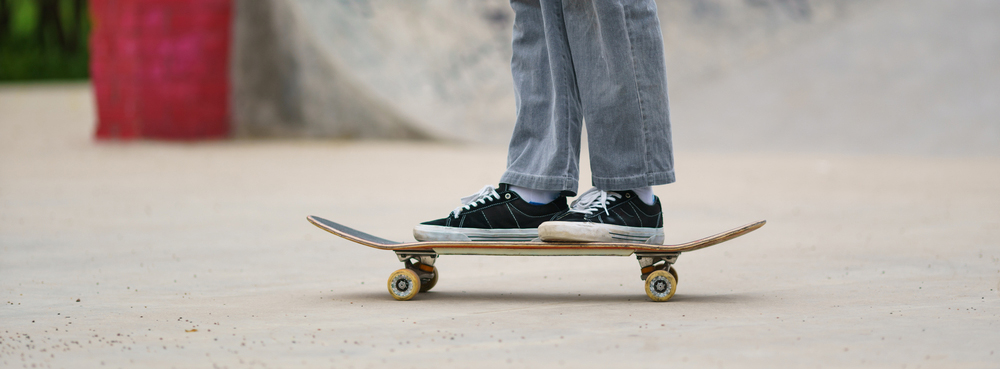 Skateboard Close-Up with Shoes on Deck - Thomas Augusto Detailed view of skateboard wheels and deck with rider’s shoes, emphasizing grip, balance, and stance. - Thomas Augusto